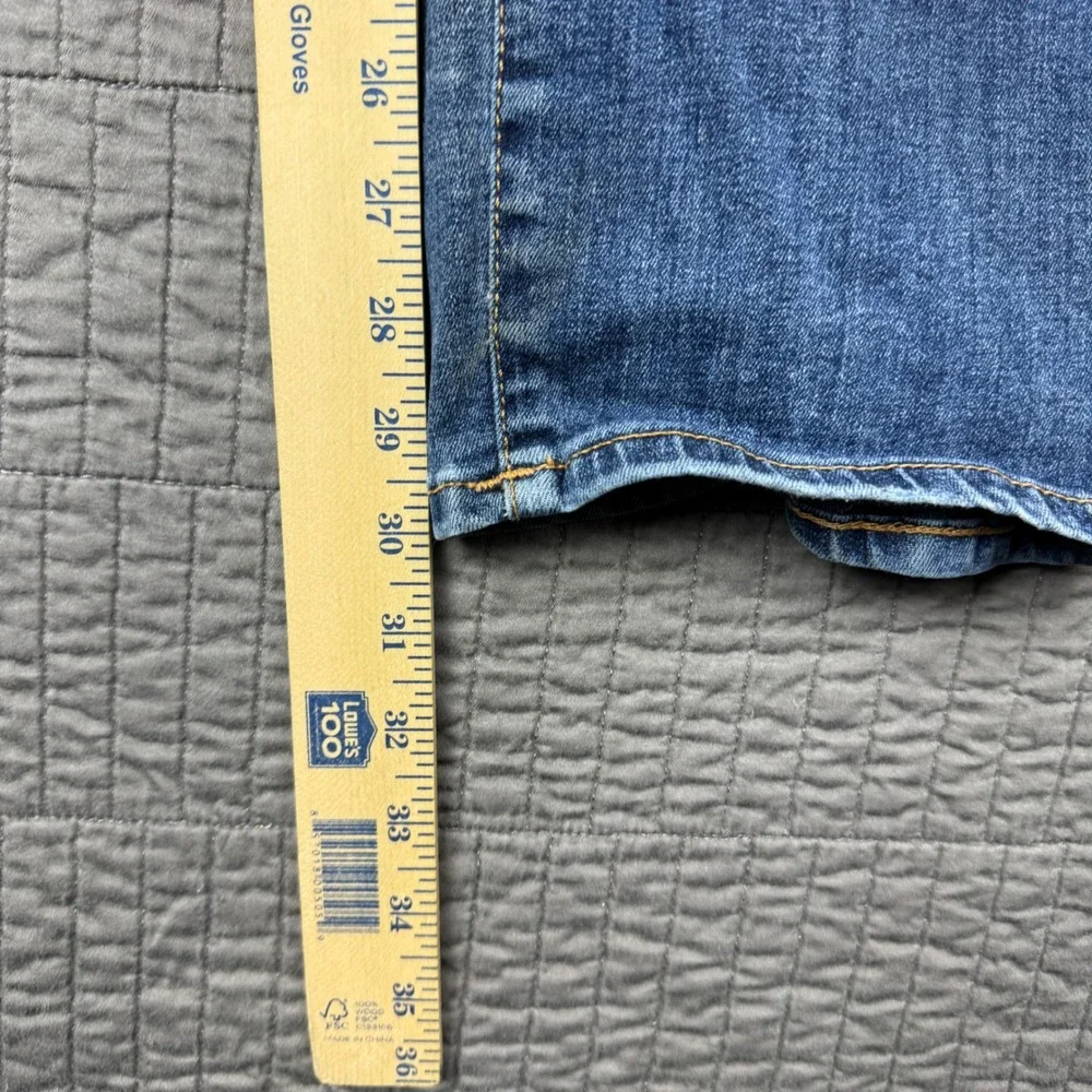 Lucky Brand 221 Straight Leg Jeans Mens 34x32 (33x30) Blue Denim Medium Wash